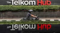 Telkomsel Kaji Ulang Investasi di Saham GOTO, Ini Penyebabnya