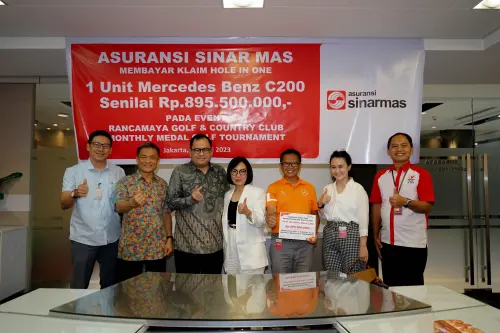 Asuransi Sinar Mas Bayar Klaim Hole in One Event Rancamaya Golf Tournament Rp 995 Juta