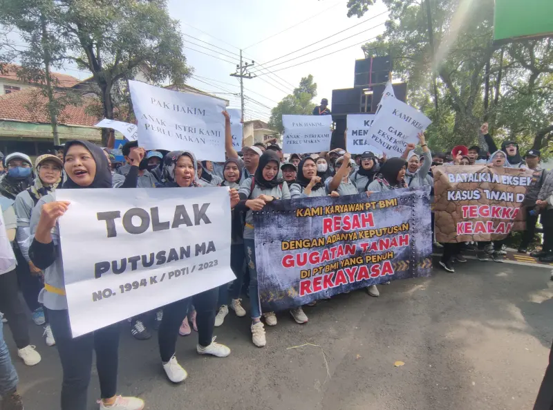 Lawan Mafia Tanah! Ratusan Karyawan PT Bumi Menara Internusa (BMI) Gelar Aksi di PN Kepanjen