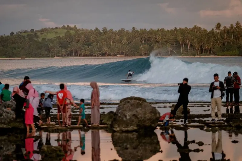 Demi Keselamatan, Pelaku Usaha Pariwisata Wajib Patuhi Aturan Garis Pantai yang Berlaku