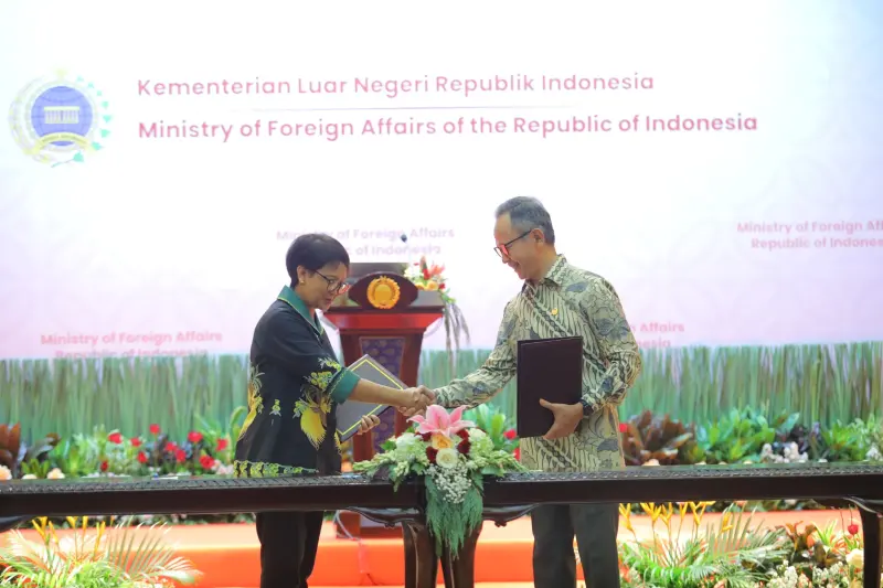 Tingkatkan Perlindungan Konsumen dan Penguatan Sektor Jasa Keuangan, OJK Gandeng Kemenlu