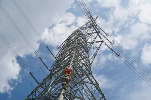 TKDN Capai 90%, PLN Operasikan Penuh Sutet 275 kV Muara Enim – Gumawang