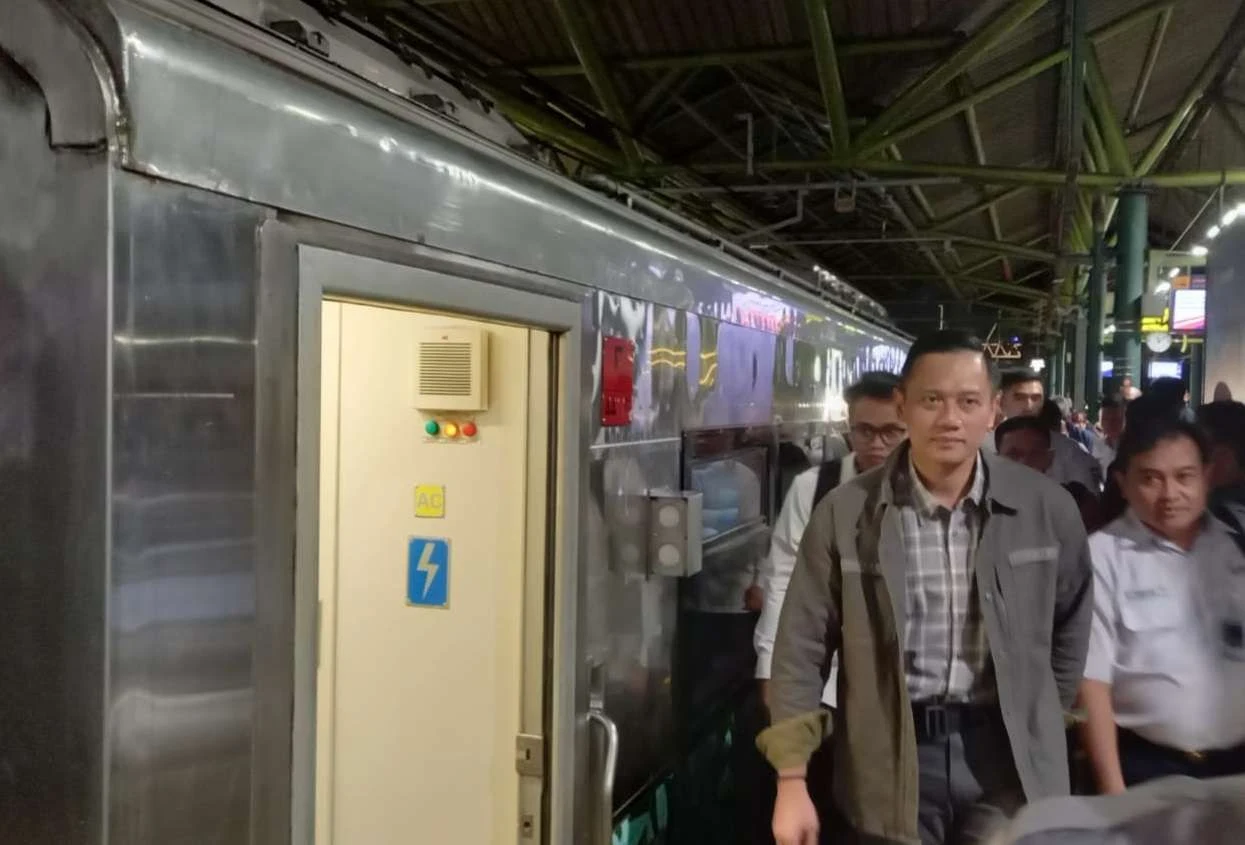 Cek Kesiapan Nataru, Menko AHY Jajal Direct Train dari Jakarta ke Yogyakarta