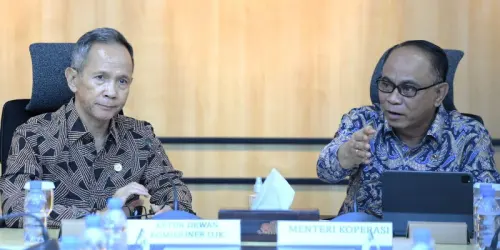 Amanat UU P2SK, Kemenkop Serahkan Daftar Koperasi Open Loop ke OJK