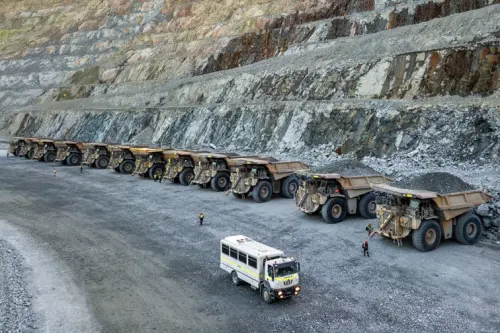 Alexander Ramlie Jual 67,64 Juta Saham Amman Mineral
