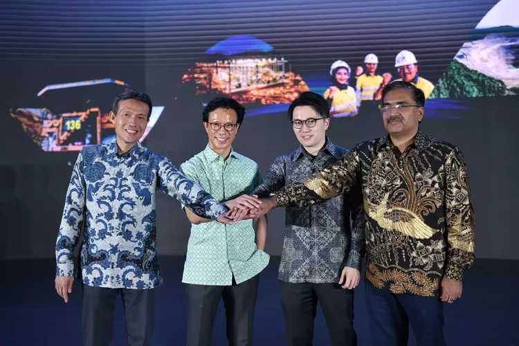 Teka - Teki Mundurnya Alexander Ramlie dari Kursi Dirut AMMN
