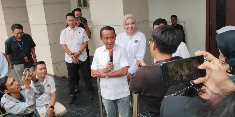 Bahlil Bekukan Operasi Tambang Nikel PT GAG di Raja Ampat