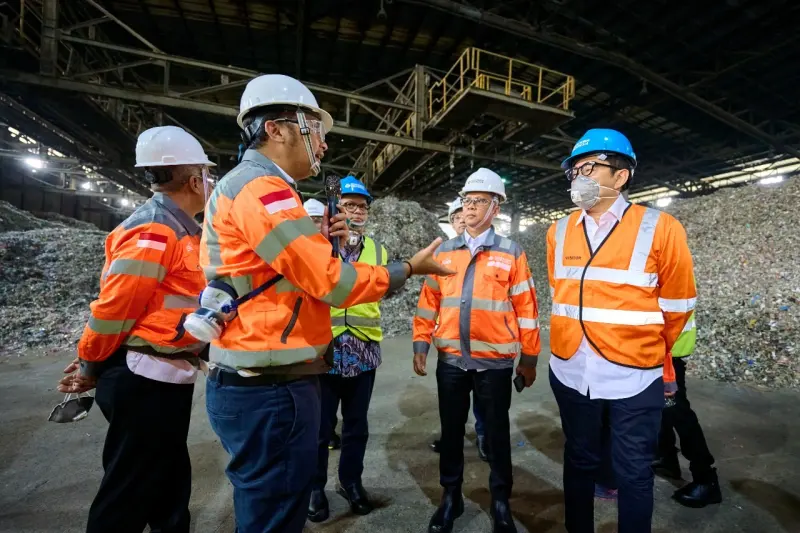 Wamenperin Nobatkan SIG sebagai Pionir Industri Hijau di Sektor Semen