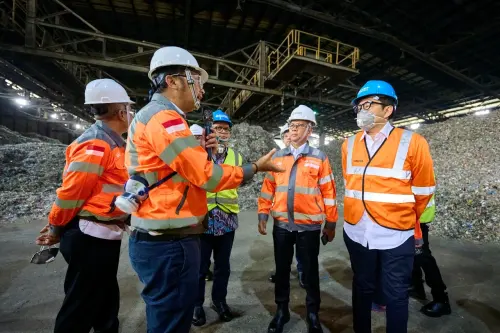 Wamenperin Nobatkan SIG sebagai Pionir Industri Hijau di Sektor Semen