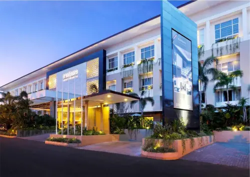 Gara - Gara Efisiensi, Pendapatan dan Laba Eastparc Hotel (EAST) Kompak Turun di Semester I-2025