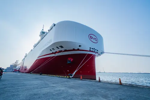 Kapal Raksasa BYD Sandar Perdana di Priok, IPCC Pecahkan Rekor Kapasitas