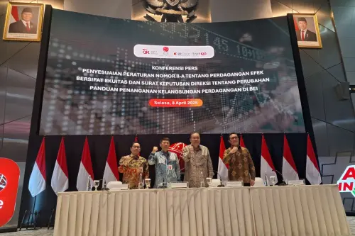 IHSG Anjlok, OJK dan BEI Kompak Bicara Soal Trading Halt dan Buyback Tanpa RUPS
