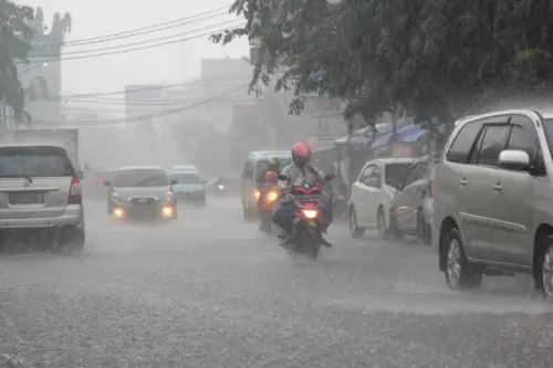 Waspada! BMKG Prediksi Hujan Lebat dan Banjir Rob di Sejumlah Daerah