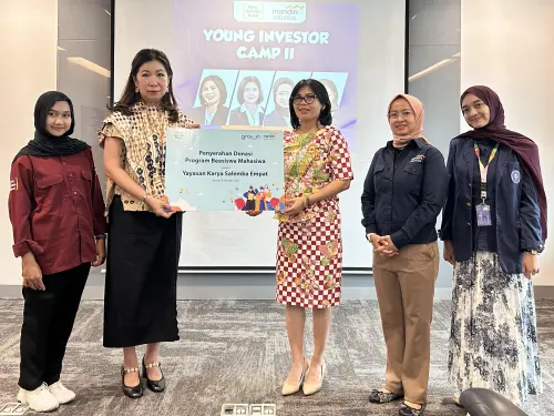 Mandiri Sekuritas Serahkan Bantuan Sosial dan Lingkungan Hidup melalui Yayasan KSE