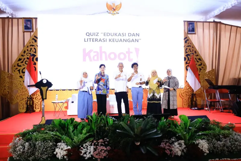 Perkuat Ekonomi Umat, OJK Bawa Literasi Keuangan Syariah ke Pesantren