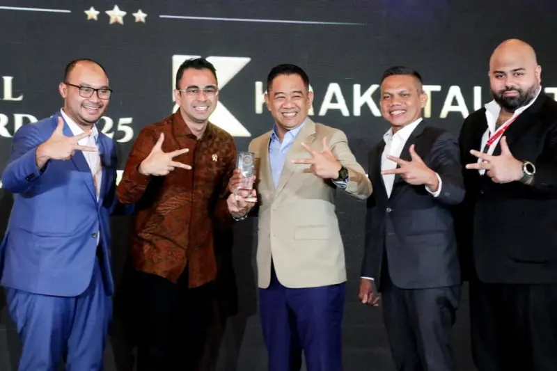 Transformasi Krakatau Steel Diakui, Akbar Djohan Borong Penghargaan Leadership Excellence Award 2025
