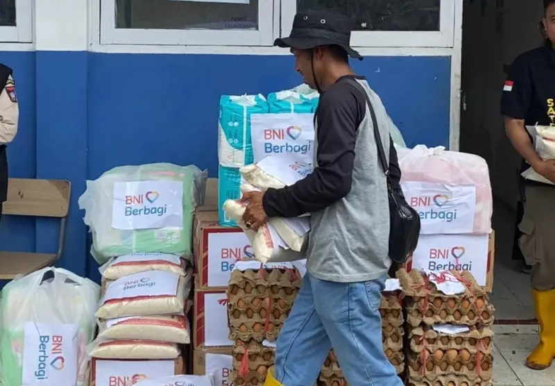 BNI Salurkan Bantuan Tanggap Darurat untuk Korban Banjir Padang dan Sibolga