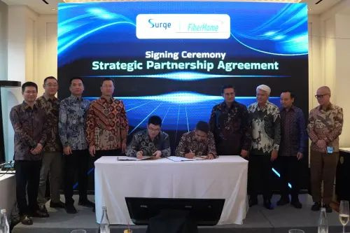 SURGE dan FiberHome Jalin Kemitraan Strategis untuk Meluncurkan Jaringan 5G FWA Komersial Pertama di Dunia pada Spektrum 1,4 GHz di Indonesia