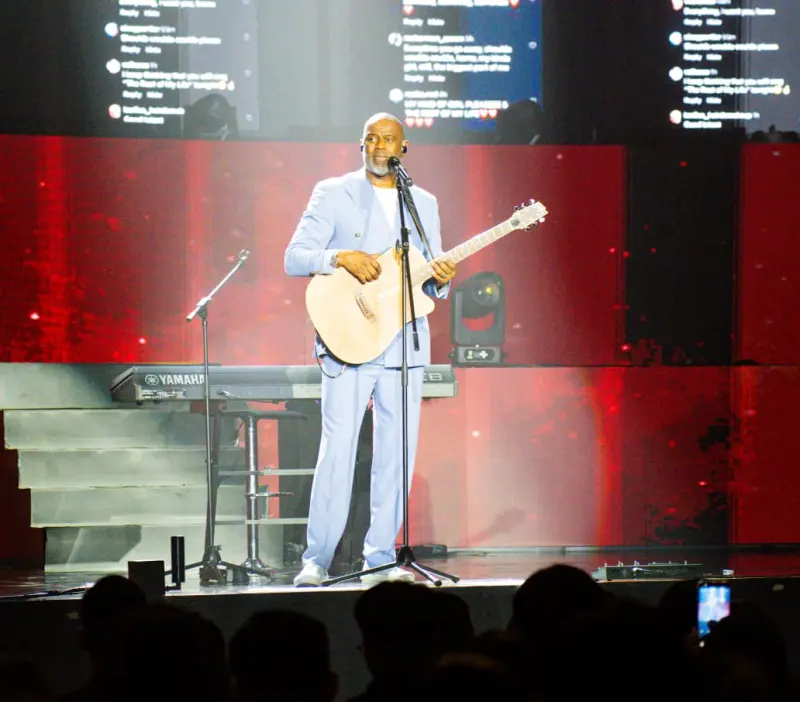 Sukses Terobosan Baru IRSX buat Gebrakan Konser Hybrid Offline dan Online Via TikTok Hadirkan Artis International Brian McKnight dan Westlife