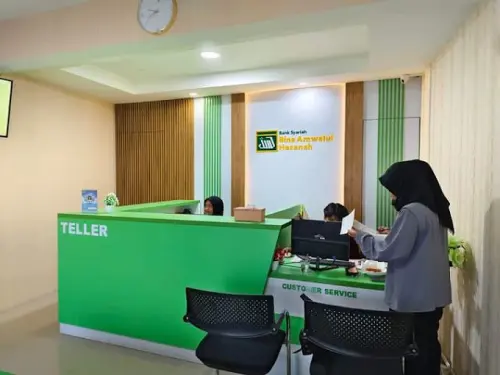OJK Cabut Izin BPRS Hasanah Mandiri, Seluruh Kantor Disegel