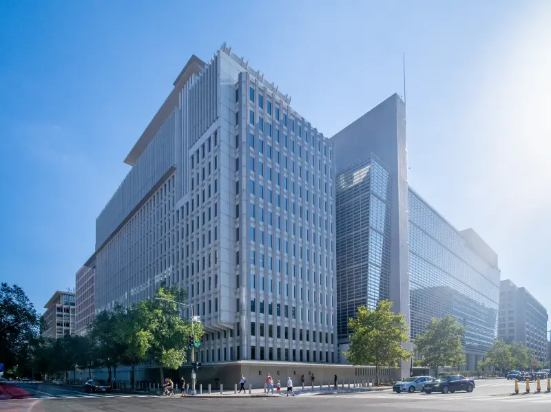 World Bank: Usaha Mikro Sengaja Hindari QRIS demi Lolos dari Radar Pajak