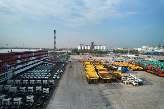 Terminal ekspor impor kendaraa PT Indonesai Kendaraan Terminal Tbk