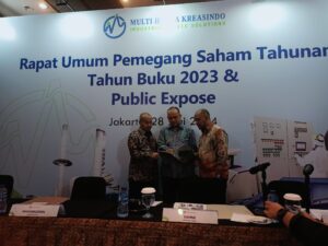 (Kiri-Kanan) Jajaran Komisaris dan Direksi PT PT Multi Hanna Kreasindo Tbk (MHKI) saat melaksanakan Rapat Umum Pemegang Saham Tahunan (RUPST) tahun buku 2023. Shahabuddin Direktur Utama, Vahmi Komisaris Utama dan Alwi Direktur di Jakarta,  Jumat (28 Juni 2024).