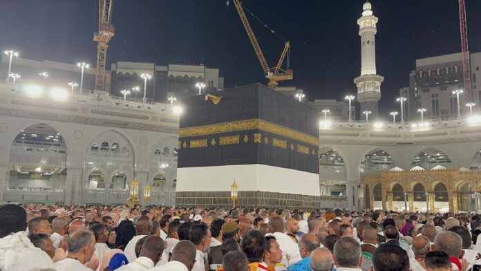 Masjidil Haram penuh dengan Jamaah Haji.