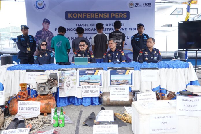 Kementerian Kelautan dan Perikanan (KKP) kembali mengamankan dua perahu pelaku penangkapan ikan menggunakan bahan peledak (destructive fishing) di Sulawesi Utara (Sulut)