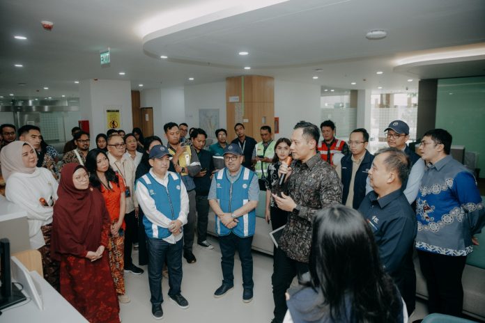 Agus Harimurti Yudhoyono (Menko AHY) bersama jajaran Direksi PTPP dan Direktur Utama PT Pertamedika Bali Hospital, dr. Dewi meninjau progres Bali International Hospital. DOK/PTPP