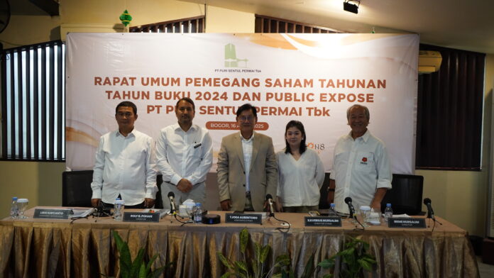 Kiri-Kanan: Jajaran Manajemen PT PUri Sentul Permai bk (KDTN) Liris Suryanto Komisaris Independen, Rolf B. Pohan Direktur, Tjoea Aubintoro Komisaris Utama, Irene Nursalim Direktur, dan Xaverius Nursalim Direktur Utama saat Rapat mum Pemegang Saham Tahunan (RUPS) memutuskan pembagian dividen tahun buku 2024.