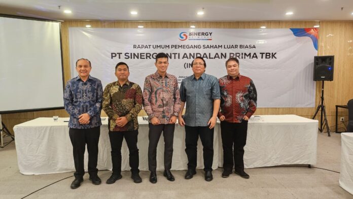 INET RUPSLB Jajaran amanajemen PT Sinergi Inti Andalan Prima Tbk (INET) saat menggelar RUPSLB