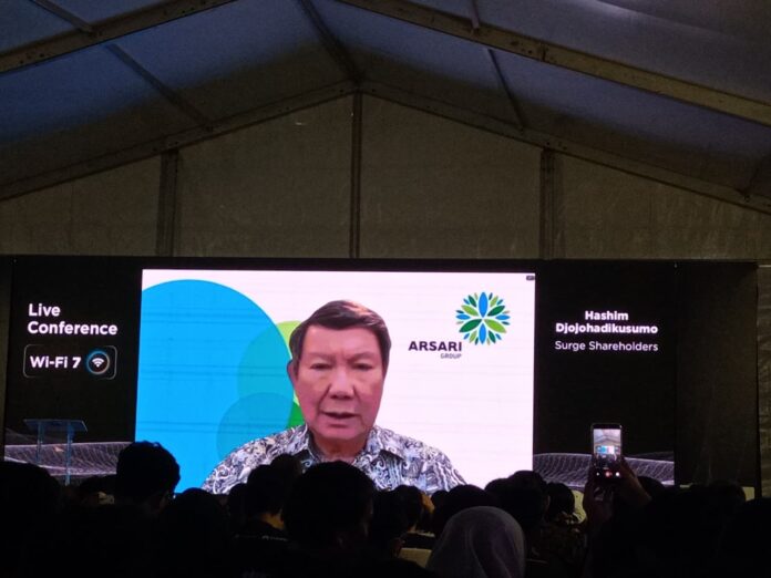 pemegang saham Grup SURGE Hashim Djojohadikusumo memberikan sambutan secara daring pemegang saham Grup SURGE Hashim Djojohadikusumo memberikan sambutan secara daring