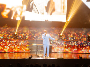 konser hybrid artis internasional Brian McKnight di Balai Sarbini melalui anak usaha Folago Pro. DOK/ISTIMEWA