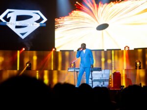 konser hybrid artis internasional Brian McKnight di Balai Sarbini melalui anak usaha Folago Pro. DOK/ISTIMEWA