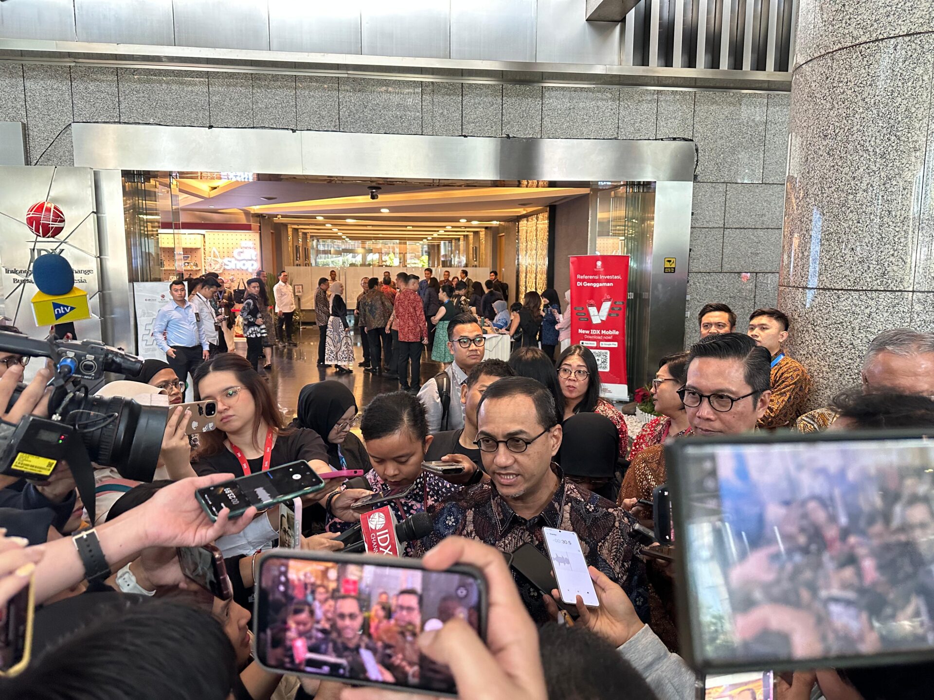 Bentuk Panitia Seleksi, Dua Paket Calon Direksi BEI Resmi Daftar ke OJK ...