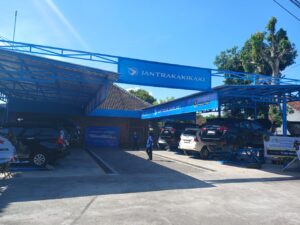 bengkel kaki-kaki mobil dengan brand Jantrakakikaki di Bali